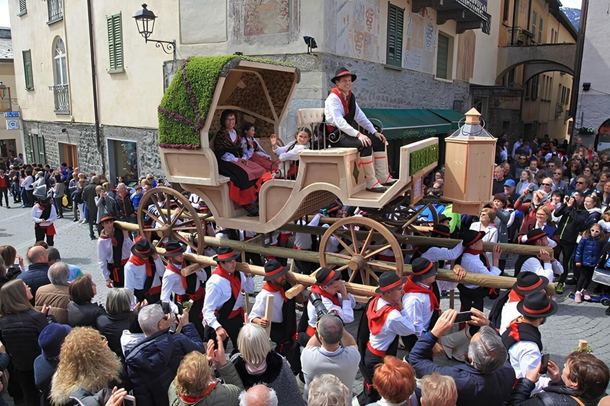 Easter in Bormio: Discover the Pasquali Tradition!