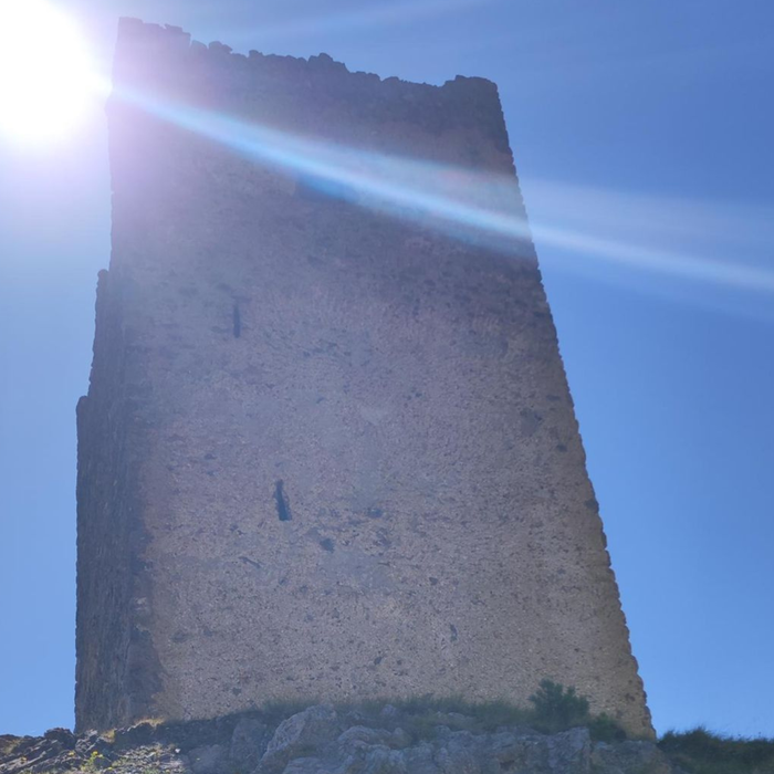Live the thrill of an e-bike climb to the Fraele Towers with Hotel Cardo
