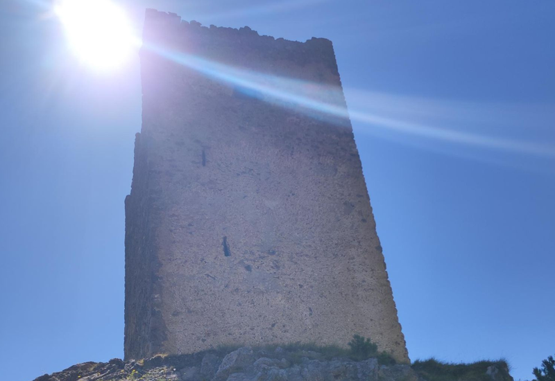 Live the thrill of an e-bike climb to the Fraele Towers with Hotel Cardo